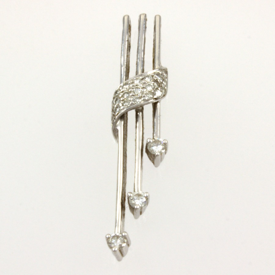 18ct White Gold Diamond Pendant